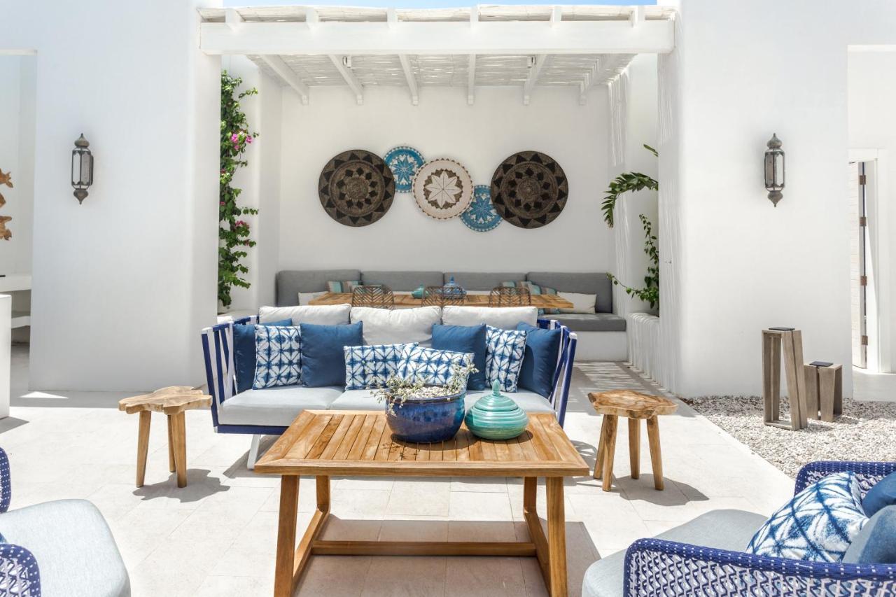 Cloud 7 Residences Ayla Aqaba Eksteriør billede Outdoor furniture
