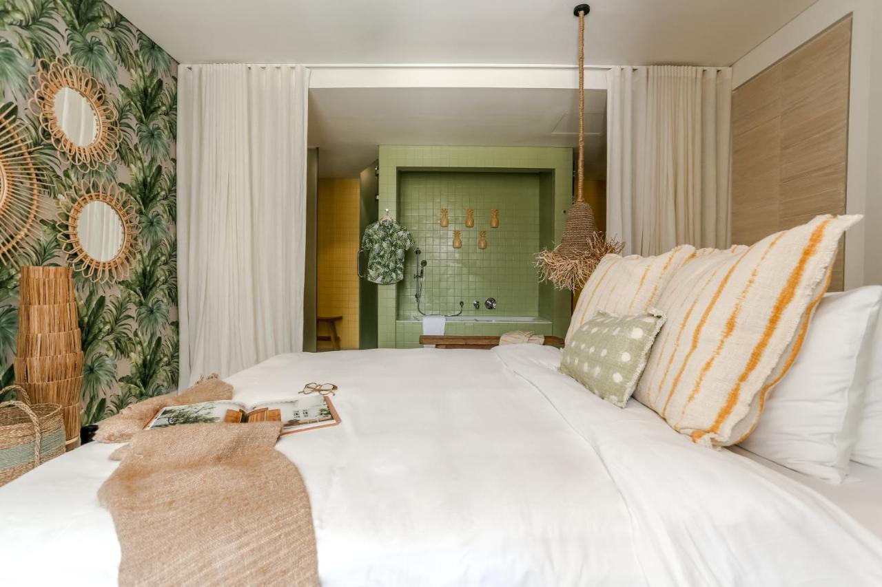 Cloud 7 Residences Ayla Aqaba Eksteriør billede A bedroom at the hotel