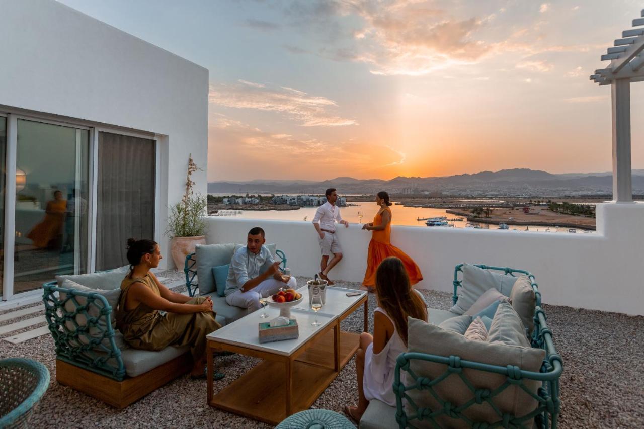 Cloud 7 Residences Ayla Aqaba Eksteriør billede Sunset at the hotel