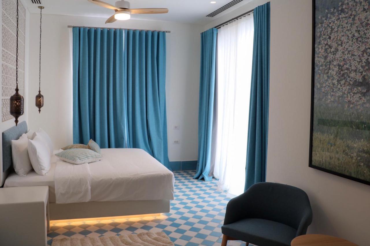 Cloud 7 Residences Ayla Aqaba Eksteriør billede A bedroom at the hotel