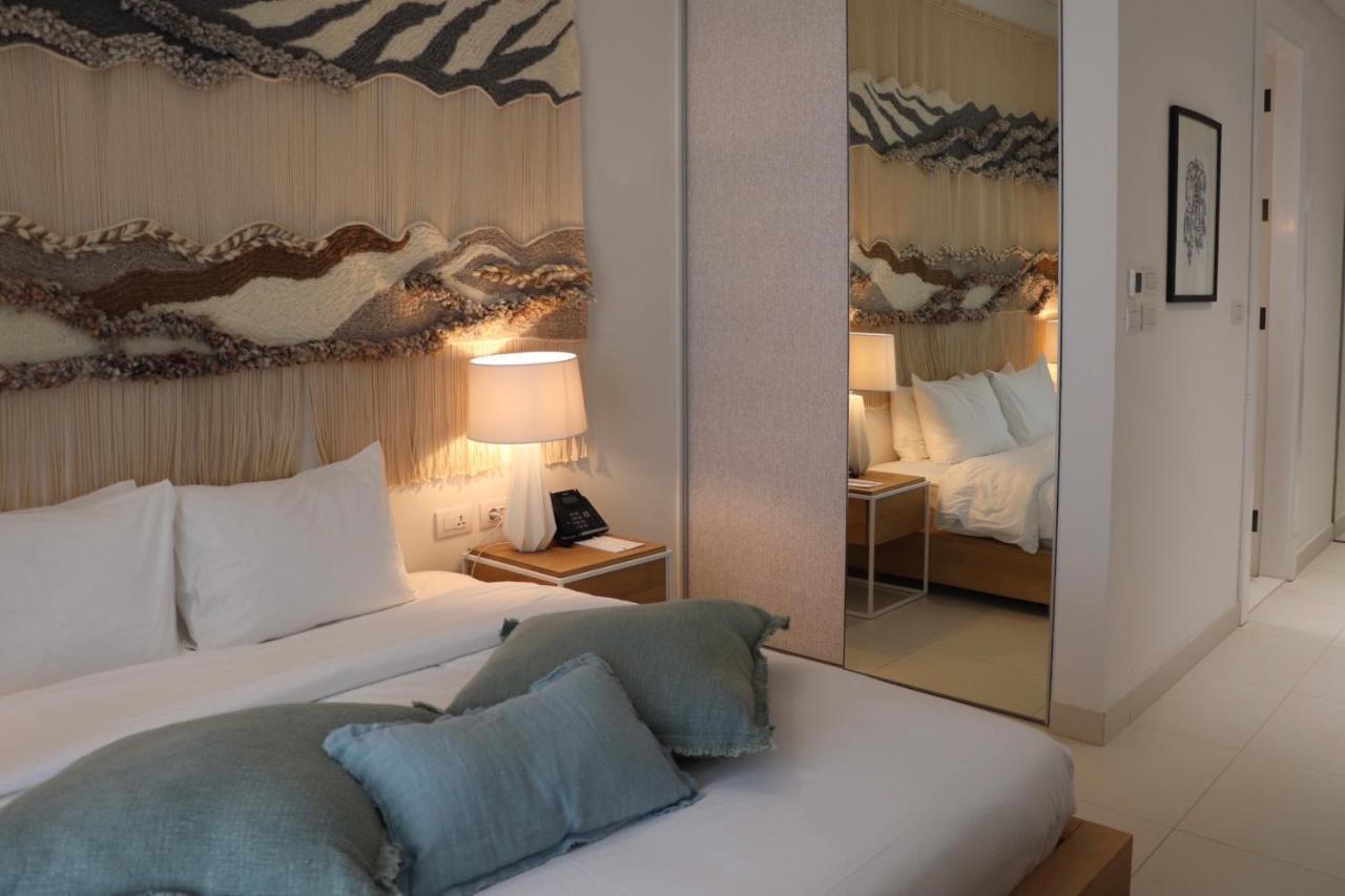 Cloud 7 Residences Ayla Aqaba Eksteriør billede A bedroom at the hotel