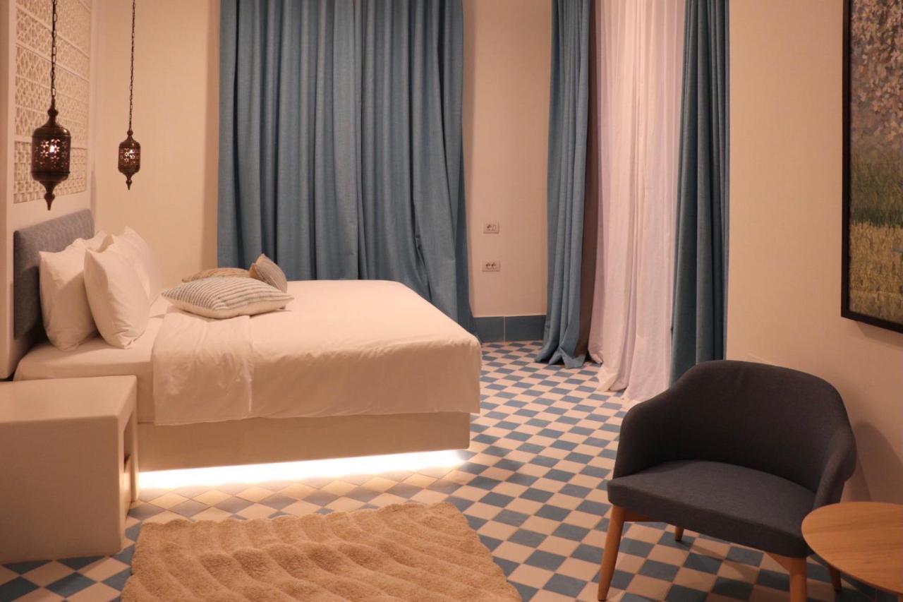 Cloud 7 Residences Ayla Aqaba Eksteriør billede A room at the hotel