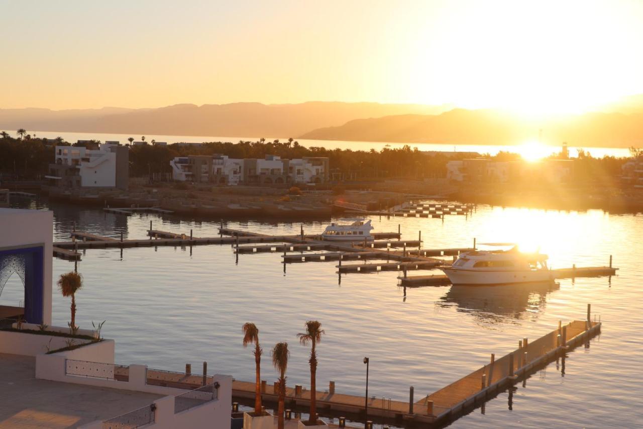 Cloud 7 Residences Ayla Aqaba Eksteriør billede Sunset at the marina