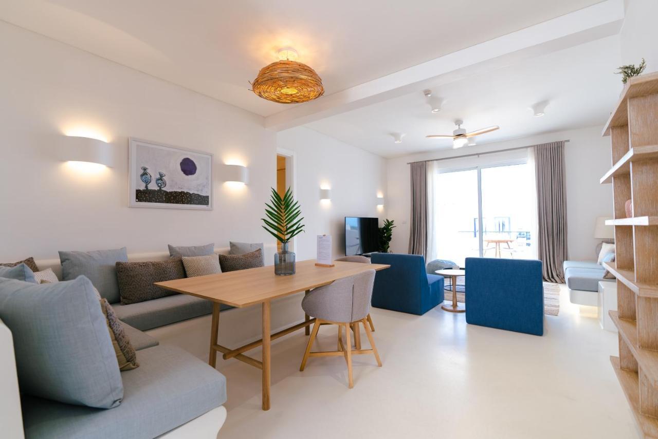 Cloud 7 Residences Ayla Aqaba Eksteriør billede A living room