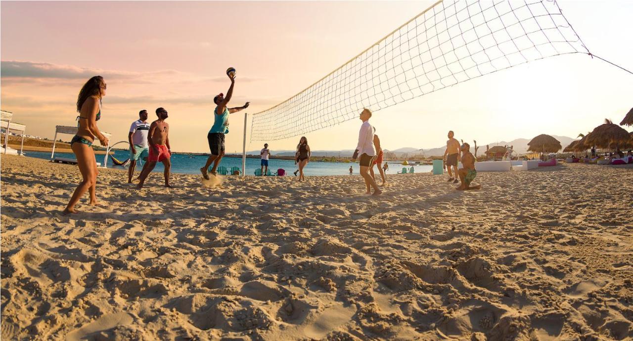 Cloud 7 Residences Ayla Aqaba Eksteriør billede Beach volleyball at the Atlantis Paradise Island