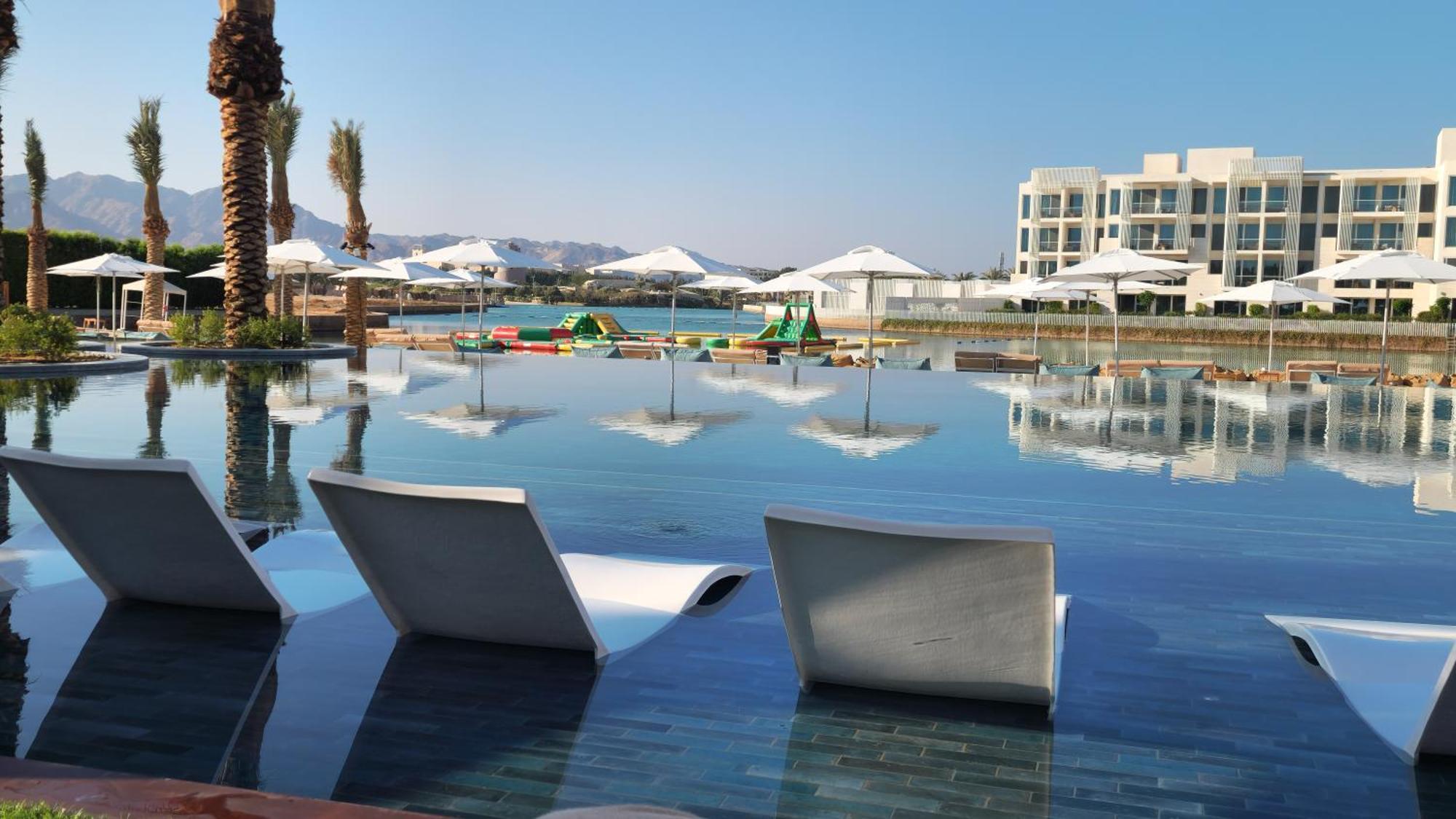 Cloud 7 Residences Ayla Aqaba Eksteriør billede The resort's lagoon